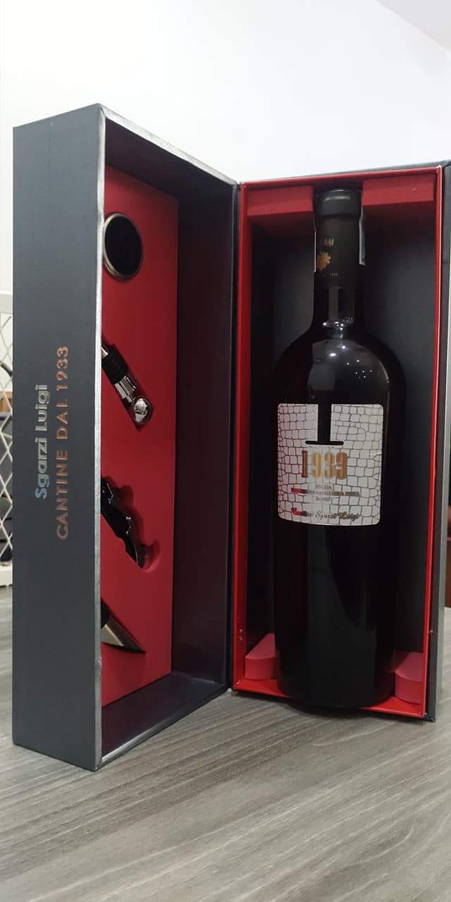 Nhập khẩu chính hãng Set quà tặng Hộp 1 chai Vang Ý 1933 Rosso kèm phụ kiện