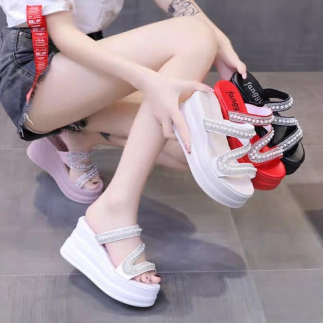 Dép xuồng quai chéo ngọc