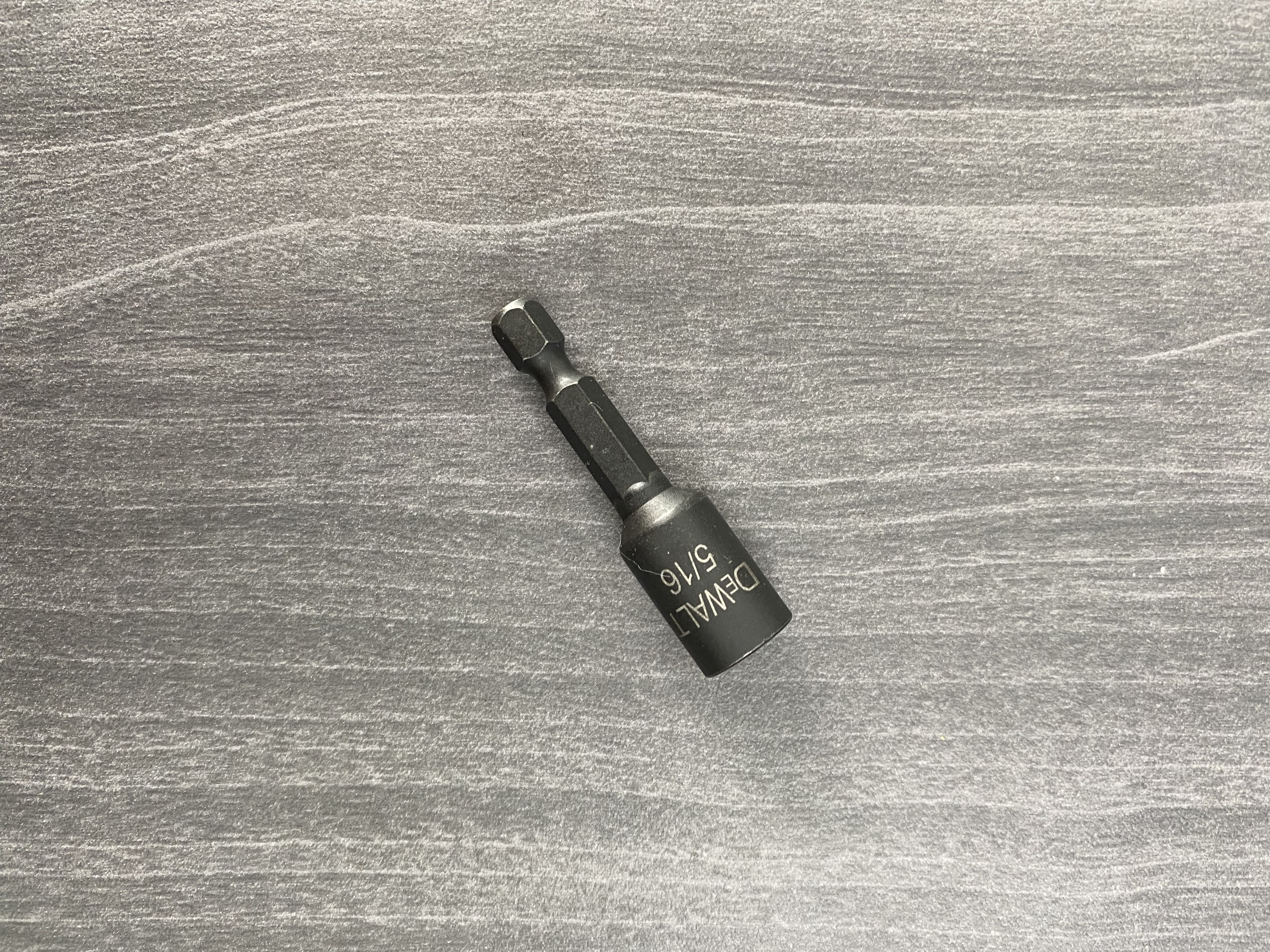 Đầu bắn tôn Dewalt chuẩn ngắn 8mm