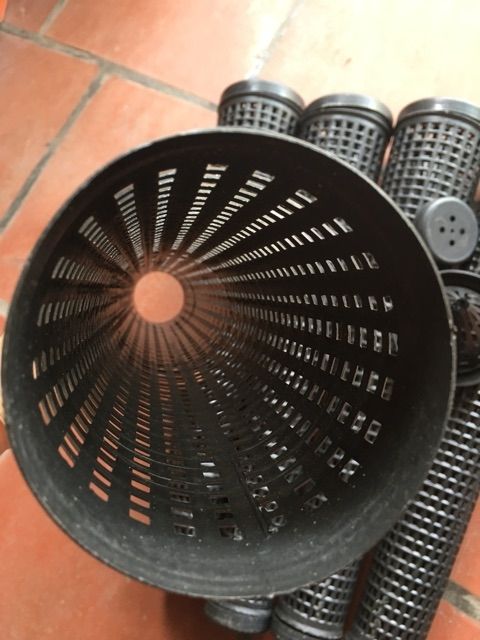 2 ống bẫy lươn chất liệu nhựa