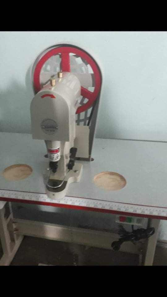 Máy dập nút đồng mới 100% đủ bộ