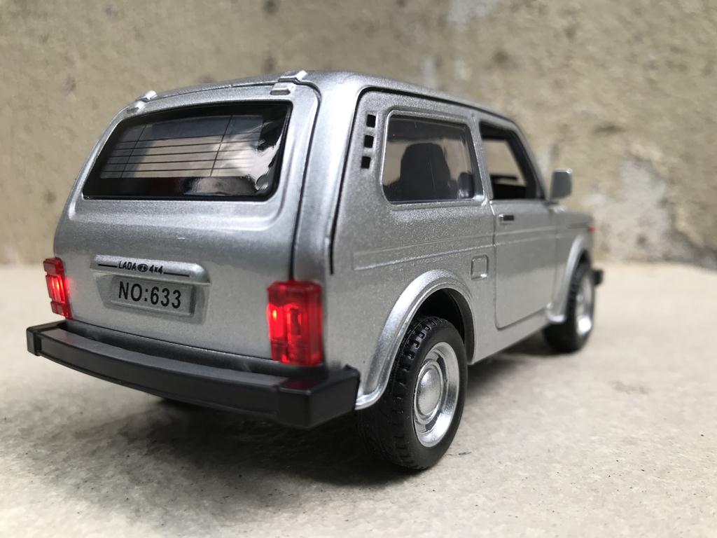 [HCM]Mô hình xe LADA NIVA 2020 - 1:32
