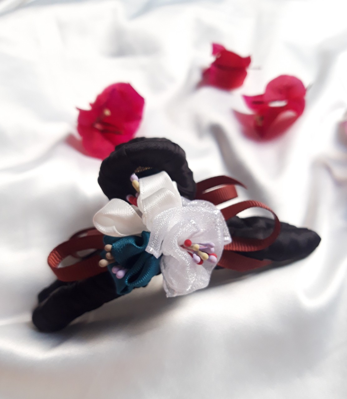 Kẹp Cua Dài Kèm Hoa Handmake
