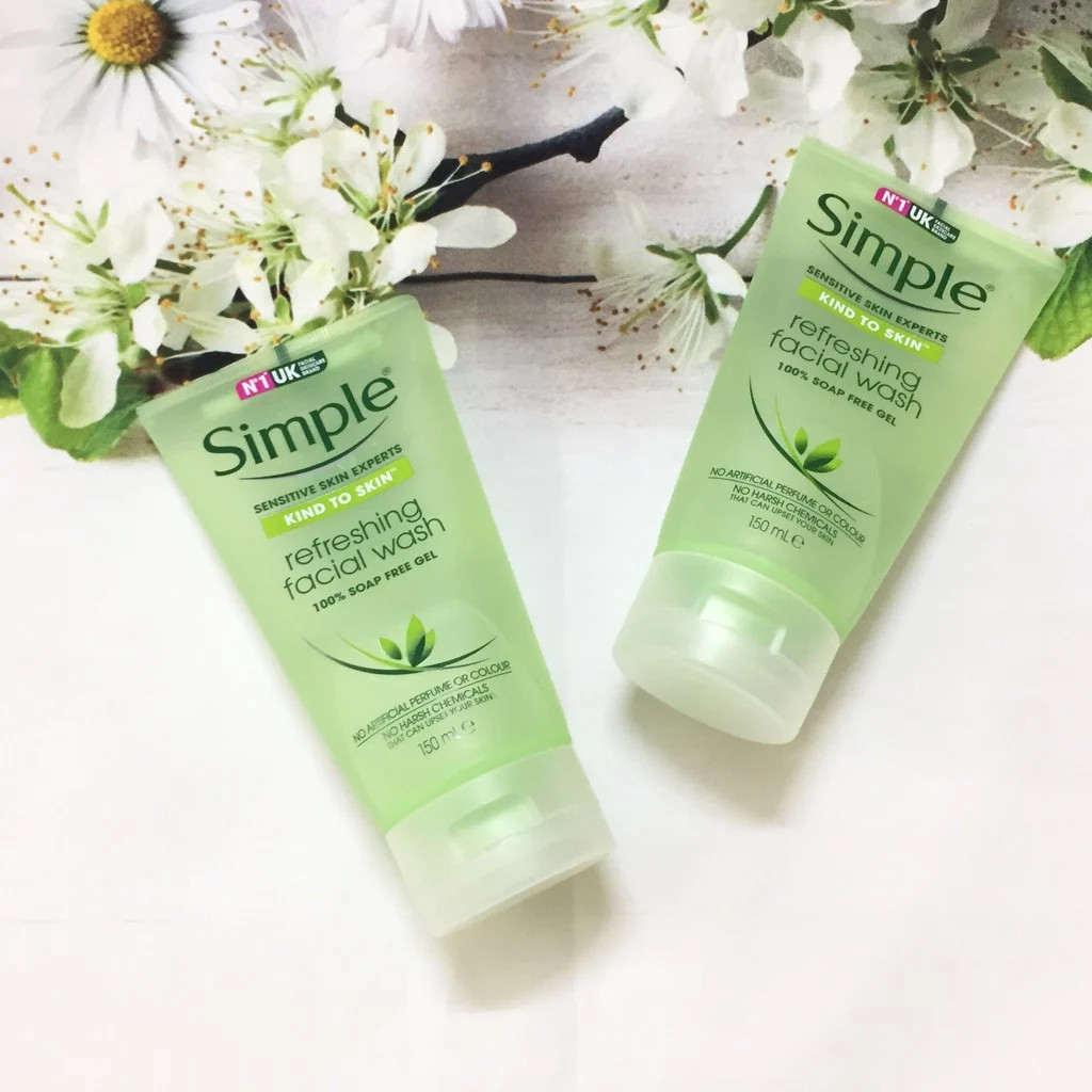 Sữa Rửa Mặt Dịu Nhẹ Simple 150ml