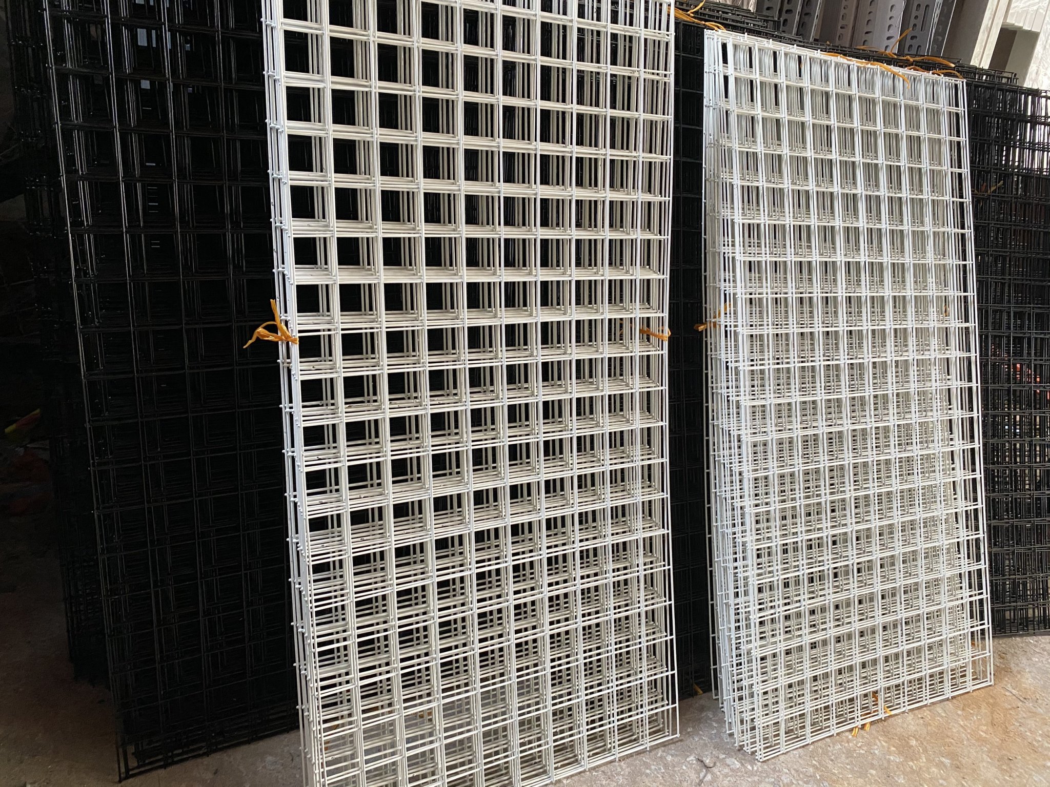 Lưới sắt treo phụ kiện