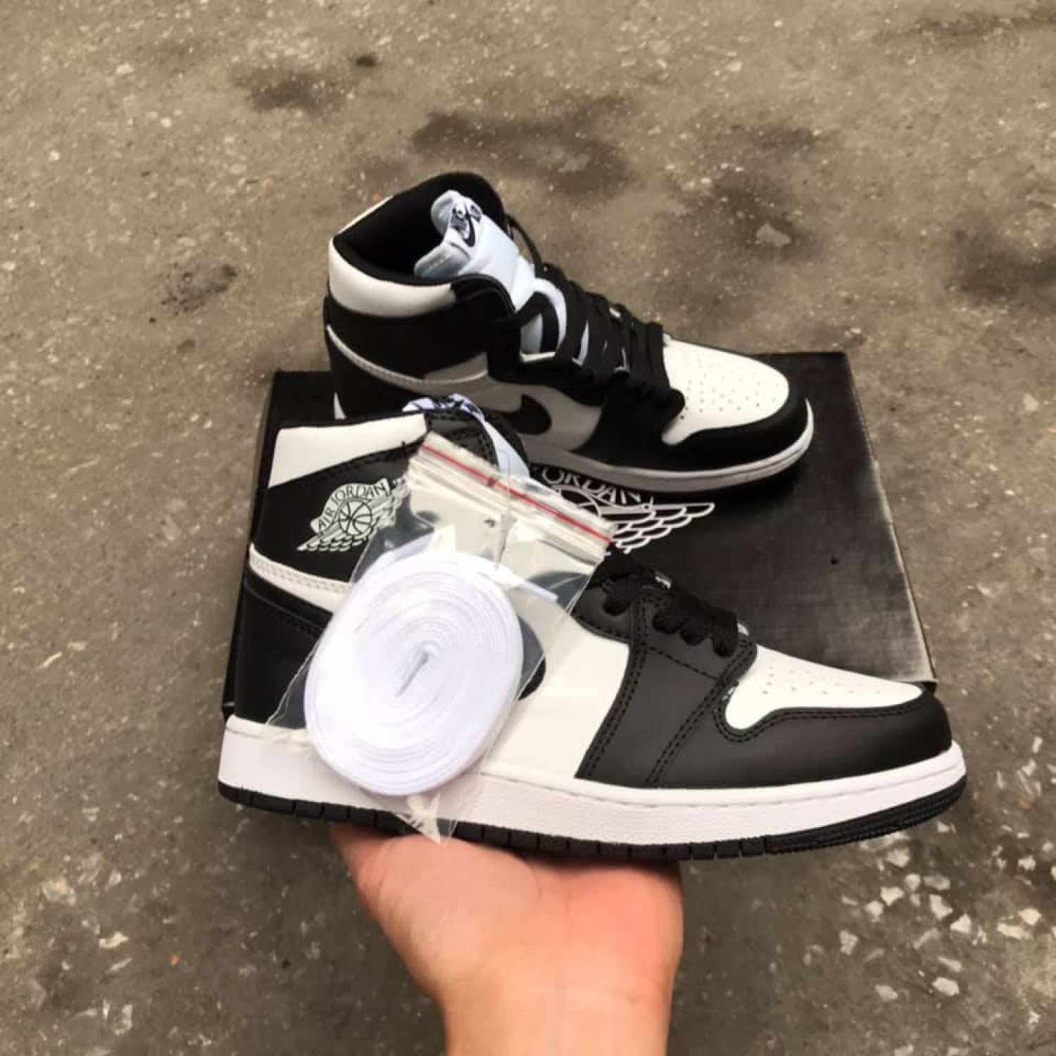 Giày 𝐉𝐨𝐫𝐝𝐚𝐧 𝐜ổ 𝐜𝐚𝐨 ⚡️𝐅𝐑𝐄𝐄 𝐒𝐇𝐈𝐏⚡️ Giầy 𝐉𝐨𝐫𝐝𝐚𝐧 1 đen cao cổ nam nữ full Box bill []