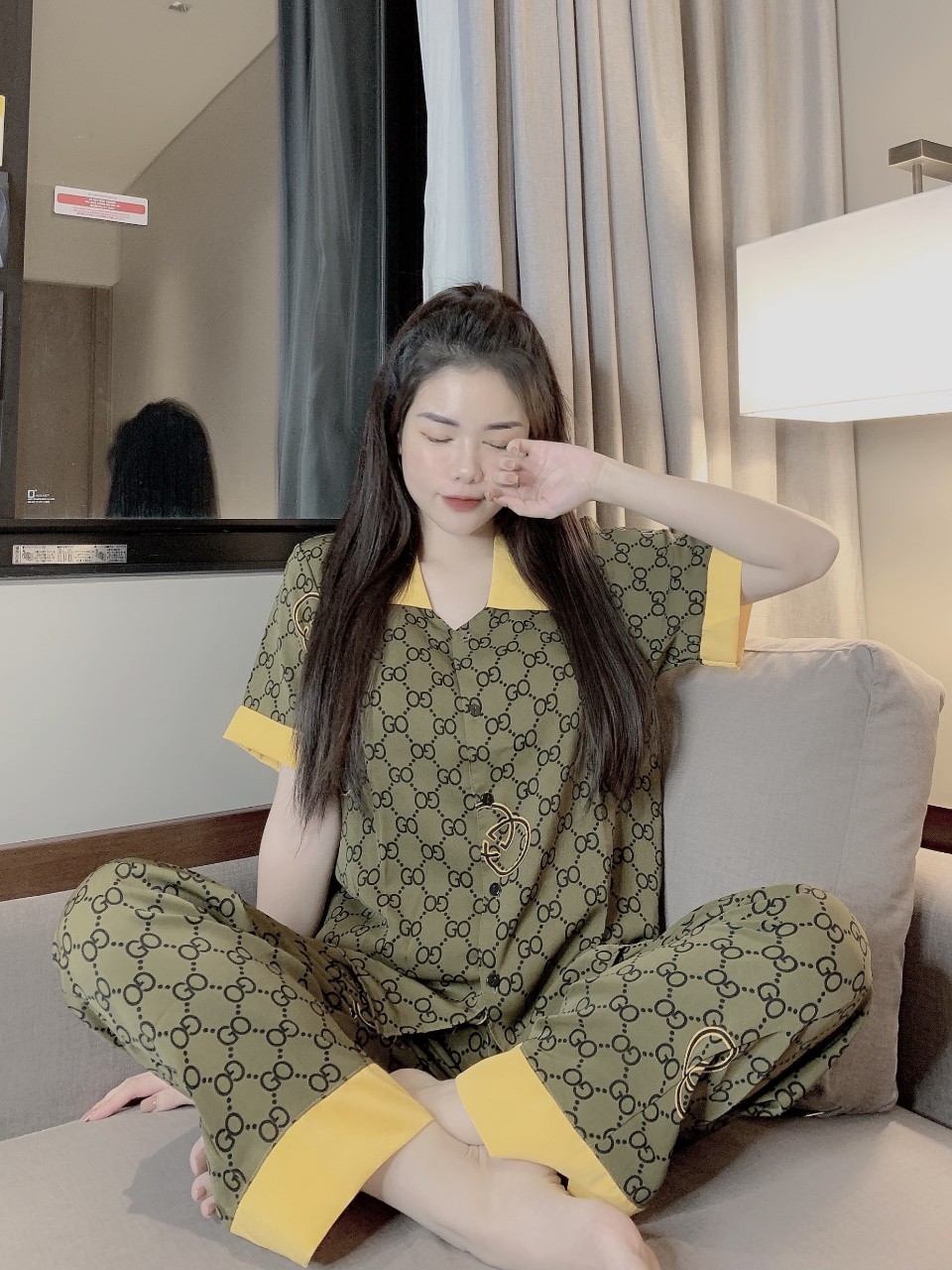 Bộ Lụa Mango Cao Cấp Cổ Sen Sang Trọng
