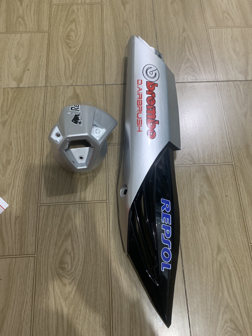 Ốp pô và chụp đích pô winner v1 màu bạc