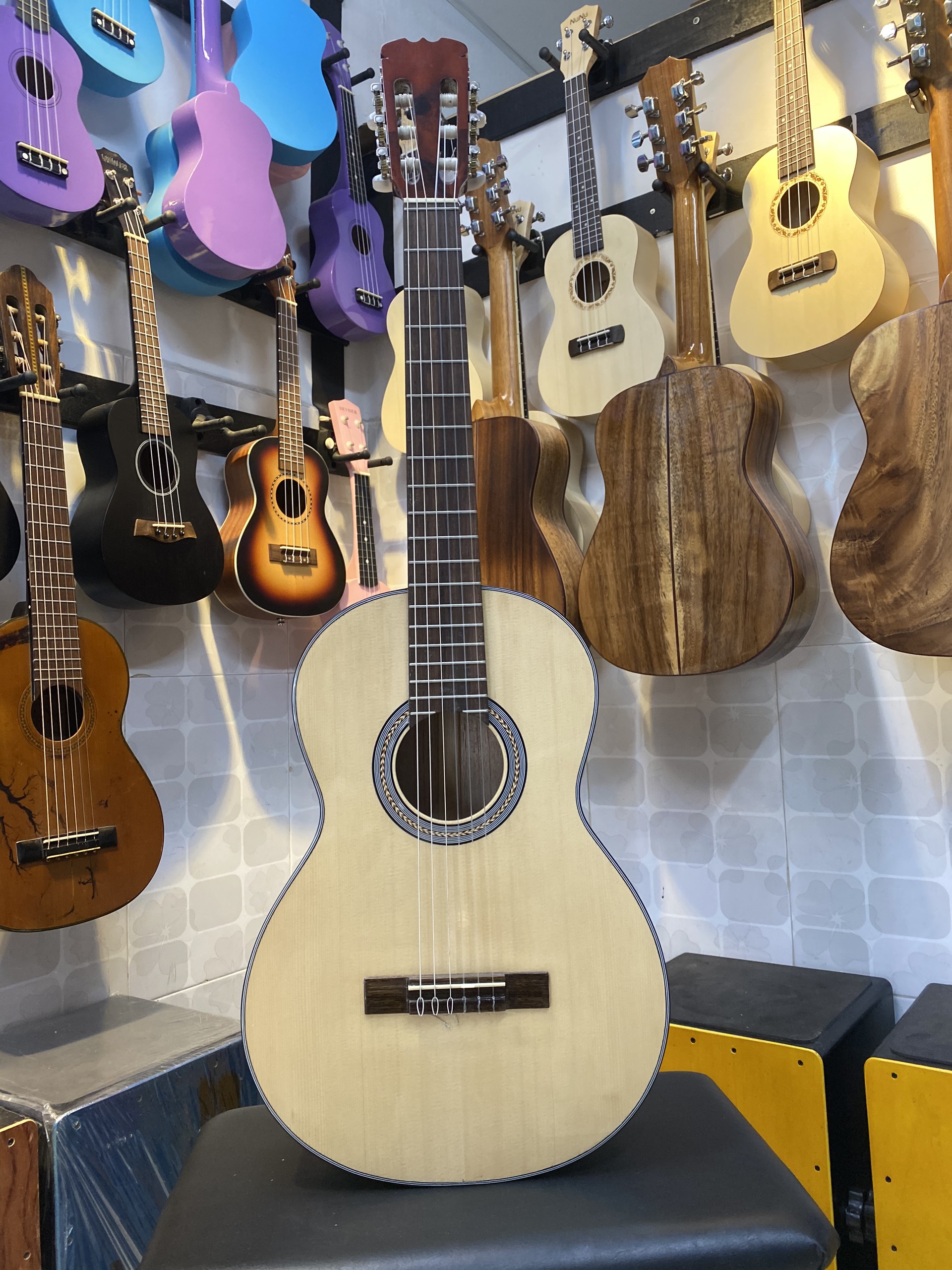 (Miễn Phí Ship) Đàn guitar classic mini size 3/4  gỗ hồng đào