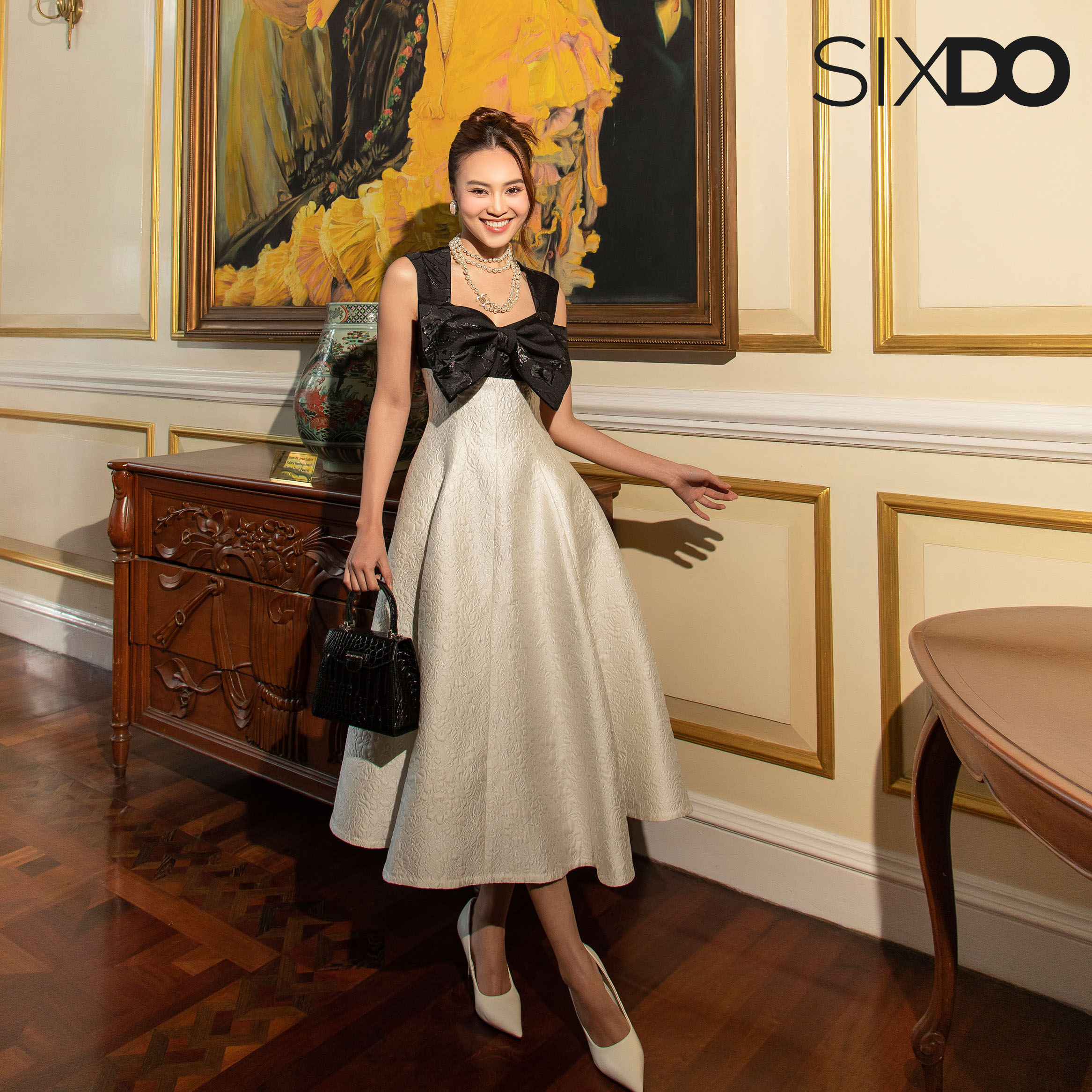 Đầm gấm xòe cổ vuông phối nơ SIXDO (White Queen Anne Midi Brocade Dress)