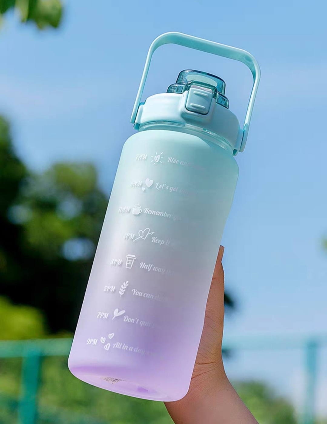 Bình nước 2 lít chia vạch hẹn giờ có ống hút