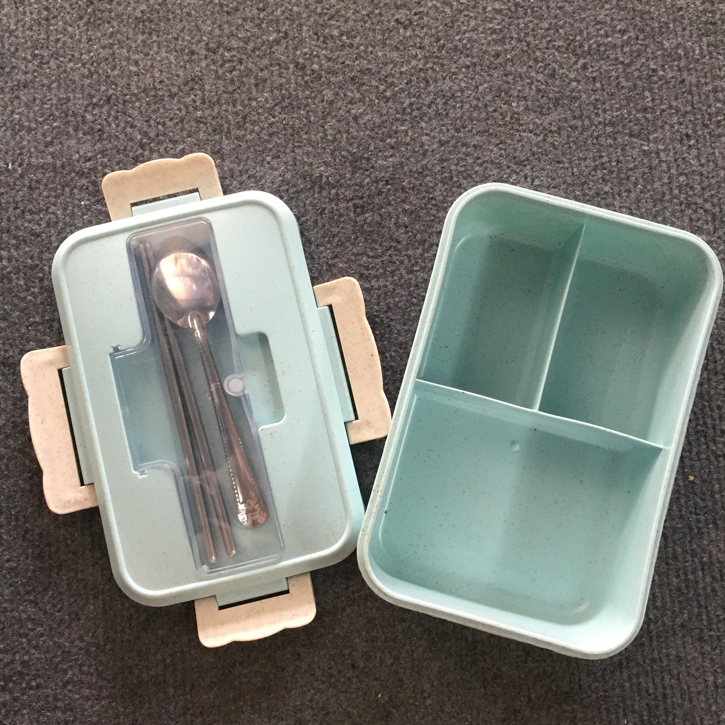 Hộp Cơm Lúa Mạch 3 Ngăn Kèm Thìa Inox