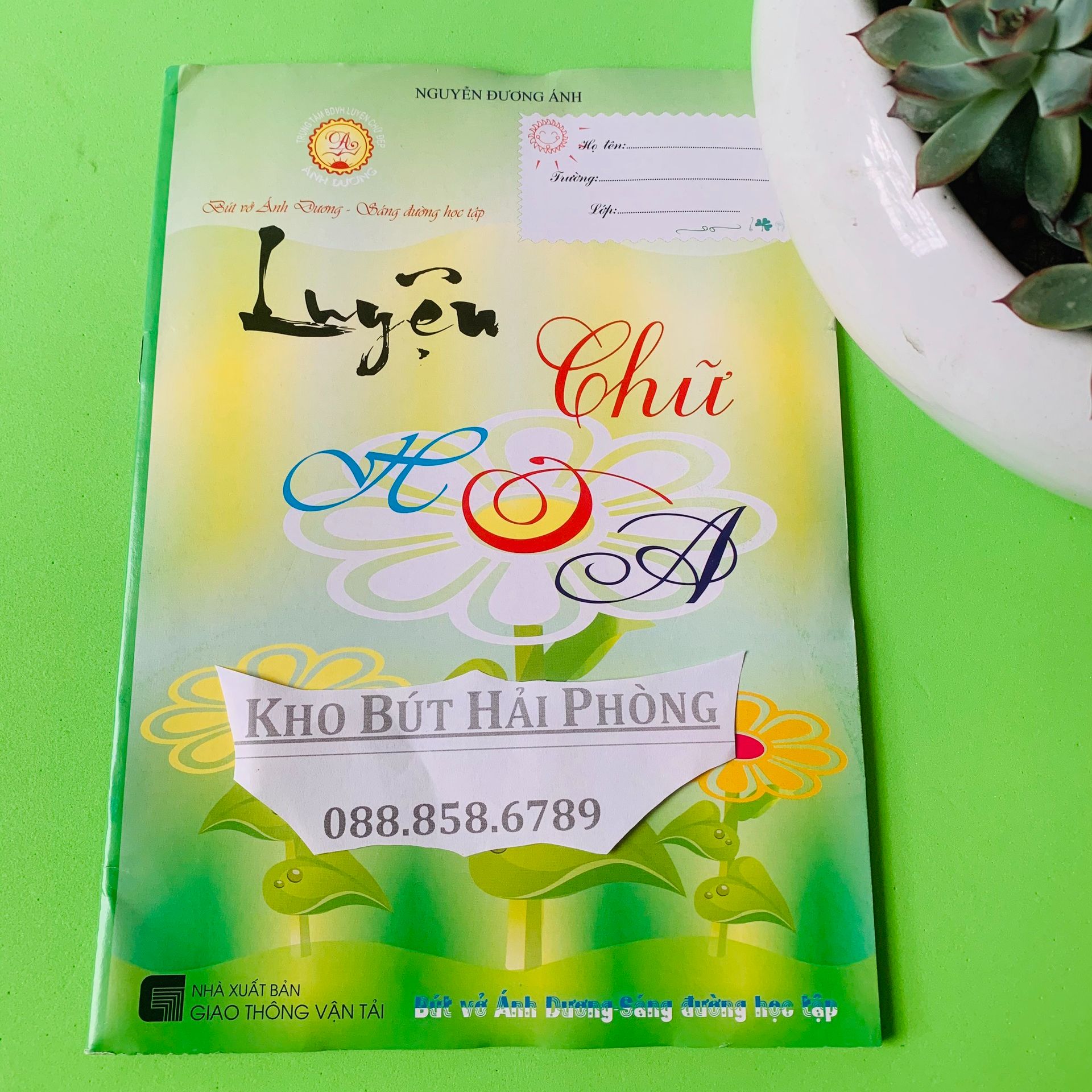 Vở  luyện chữ hoa ánh dương