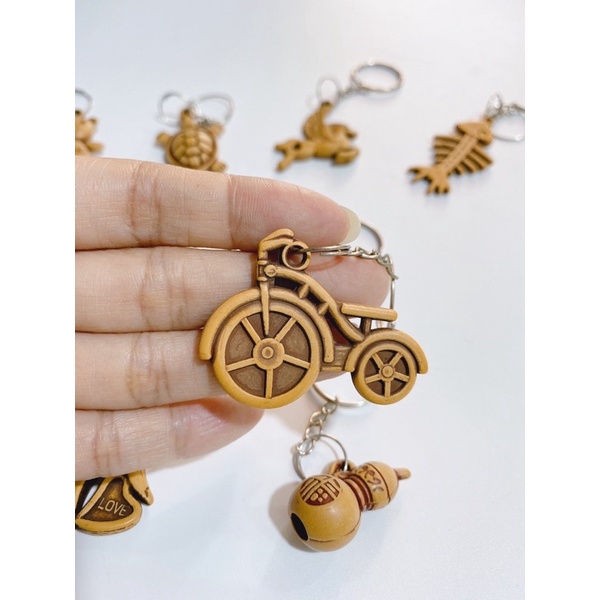 [Mẫu ngẫu nhiên] Móc khoá nhựa giả gỗ mini siêu dễ thương