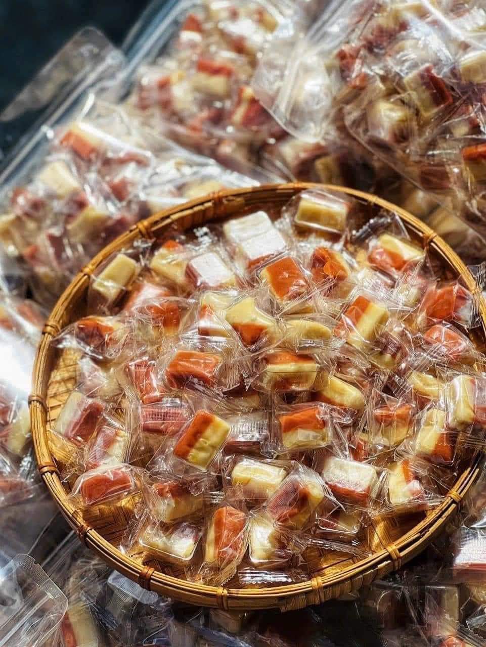 (Freeship)1kg Kẹo dừa sáp cà phê muối Bến Tre