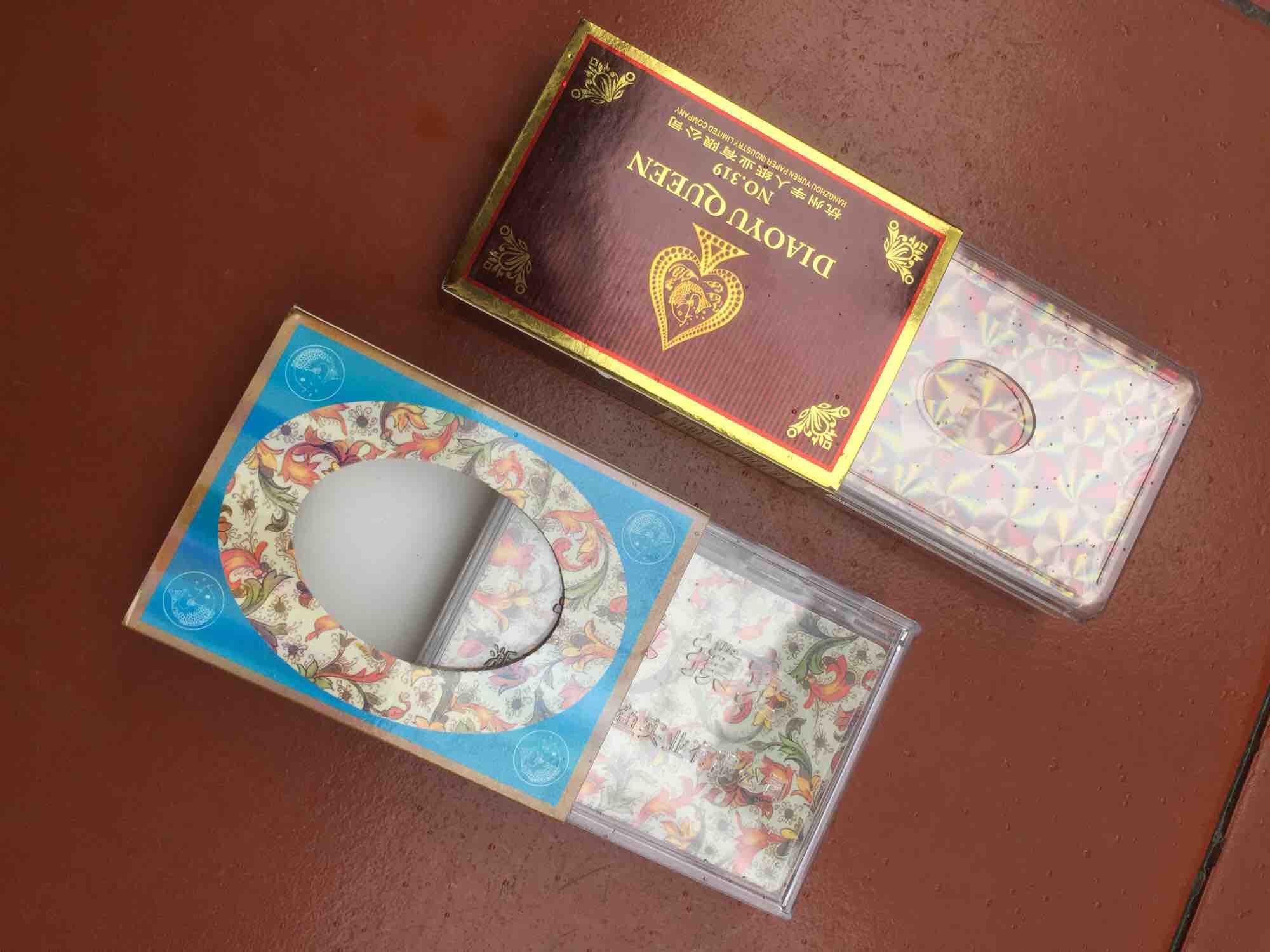 2 bộ bài Tây chất liệu lụa tráng nhựa plastic