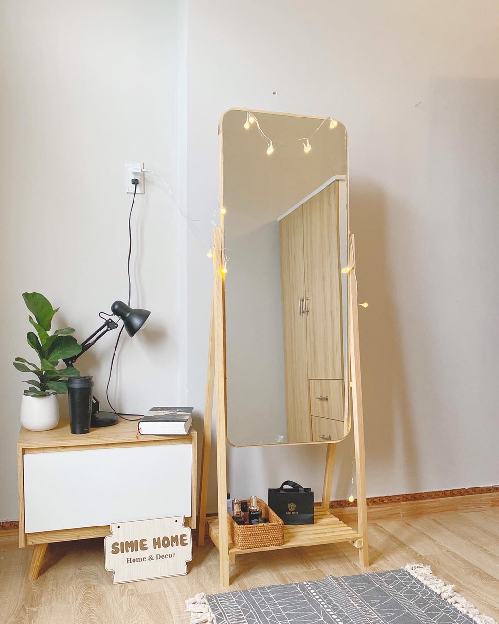 Gương soi toàn thân phối kệ tràn viền khung gỗ ba màu lựa chọn