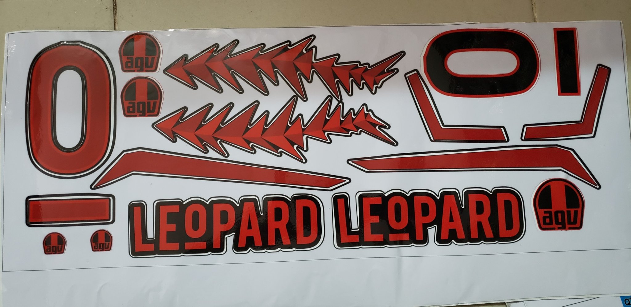 Tem dán nón bảo hiểm Leopard đỏ