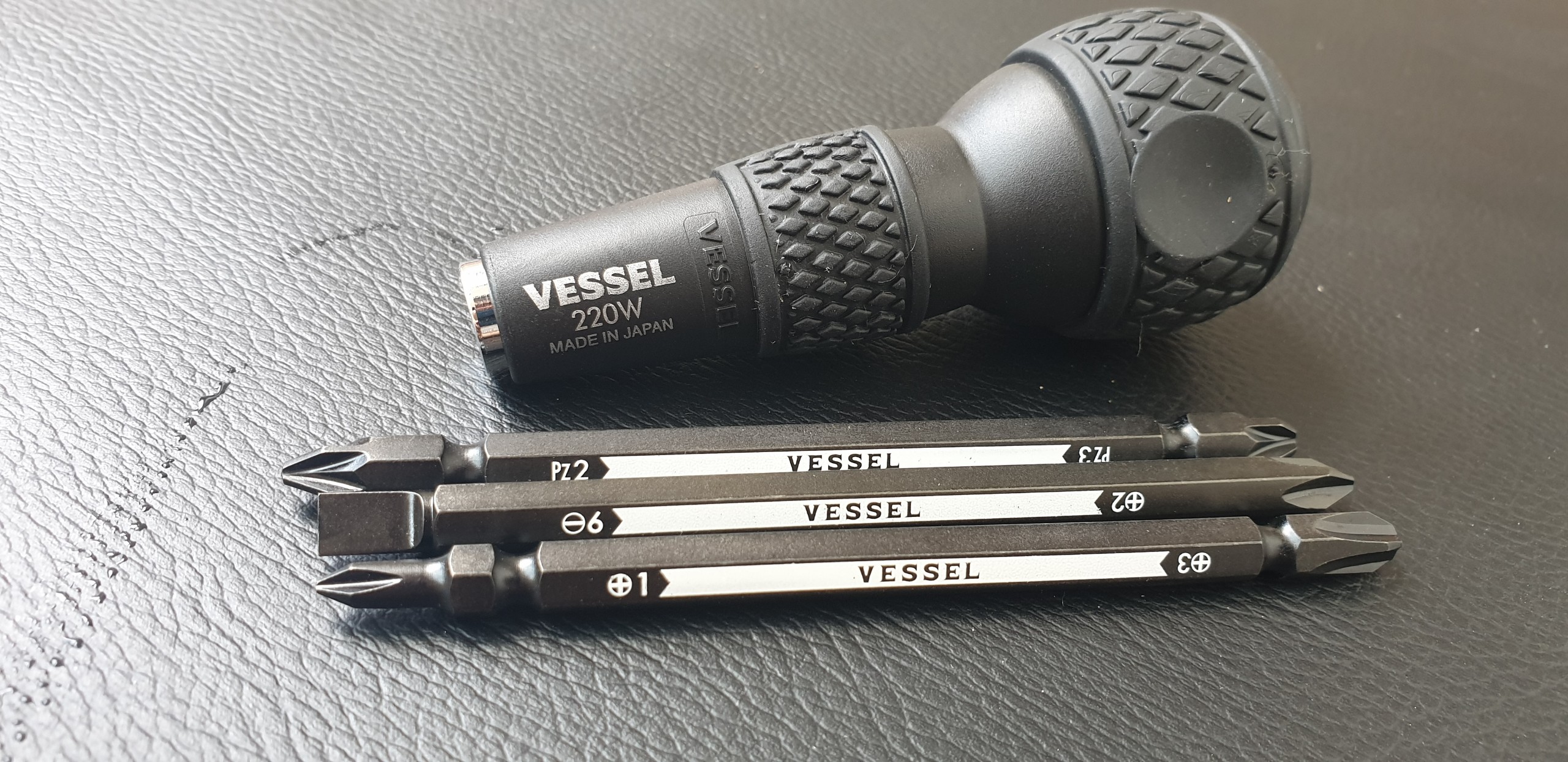 Tua vít gồm 3 mũi vít Vessel
