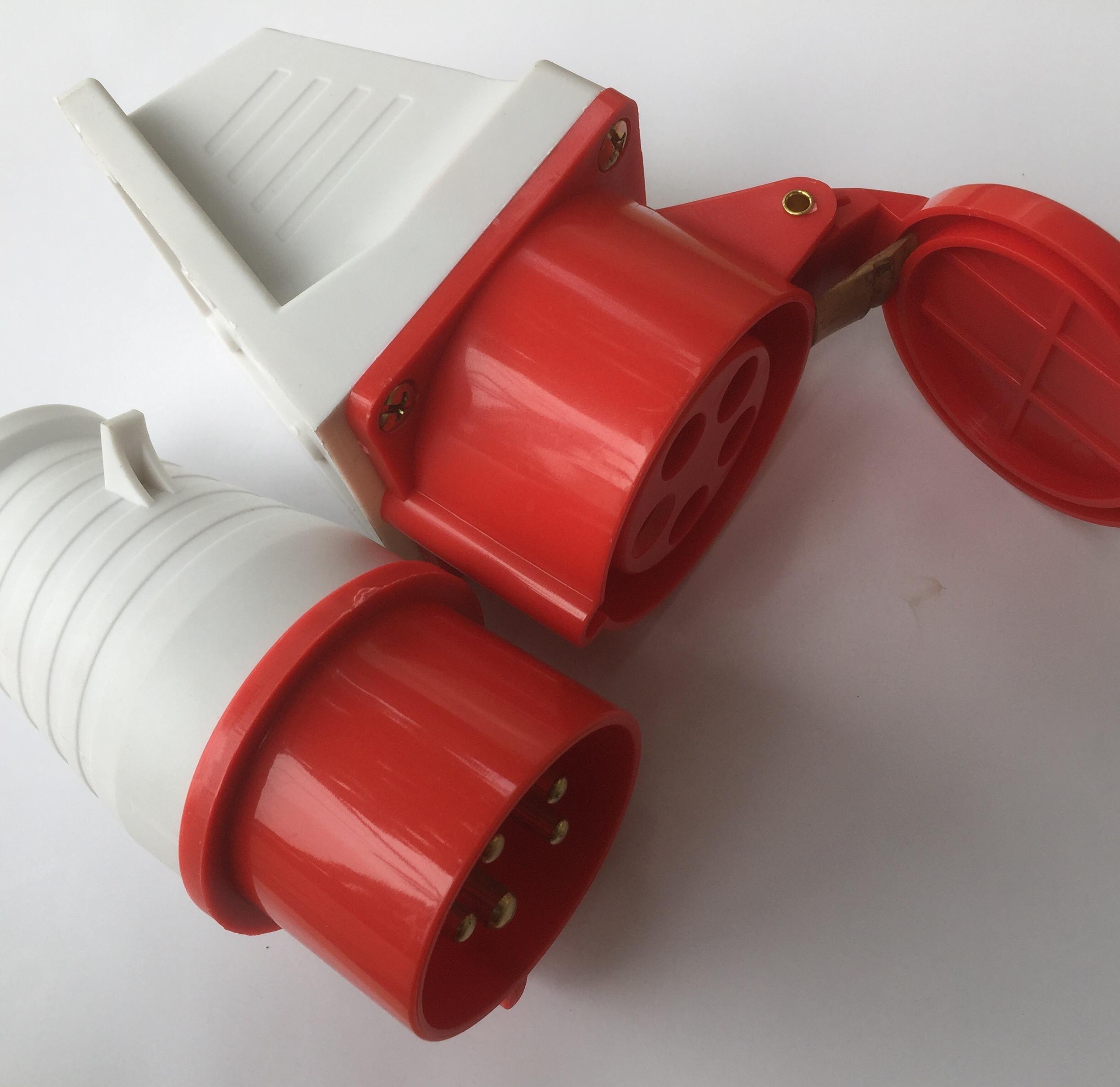 Ổ + Phích cắm công nghiệp 5 chấu 32A gắn tường