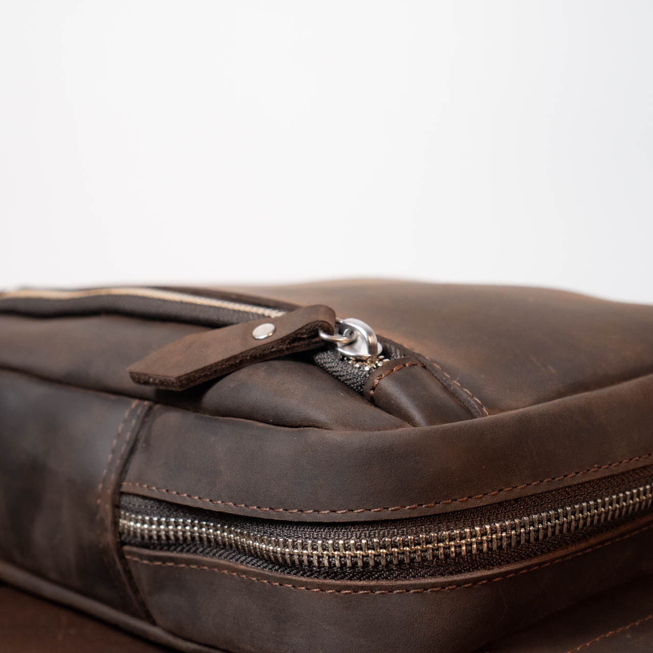 Túi đeo chéo da bò , da nhập khẩu cao cấp Basic nâu đen - Manuk Leather design