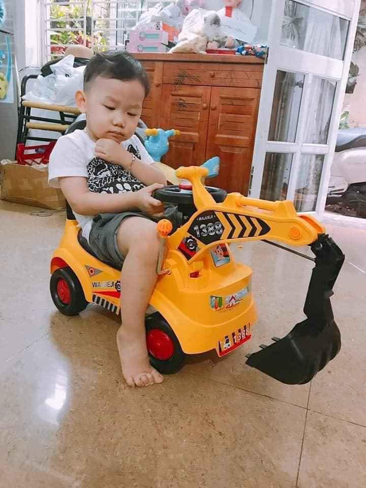 XE CẨU CHÒI CHÂN CHO BÉ CÓ NHẠC