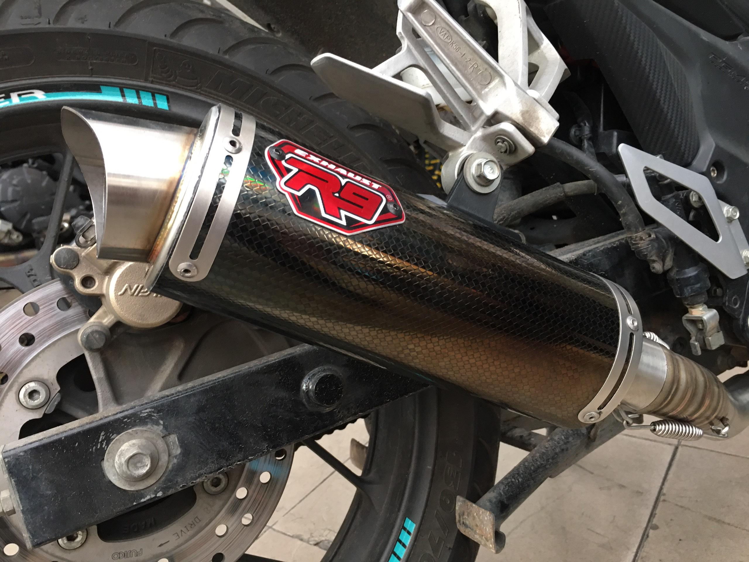 [Motoworld Phân Phối] Pô R9 Mugello Full-System cho Honda Winner150 (Đen vân Carbon)