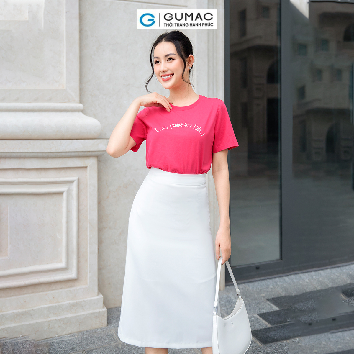 [Chỉ 23.11 - Voucher 30% cho đơn 250K] Áo thun nữ cổ tròn GUMAC ATD09033 tay ngắn có in phồng chữ thanh lịch, tinh tế