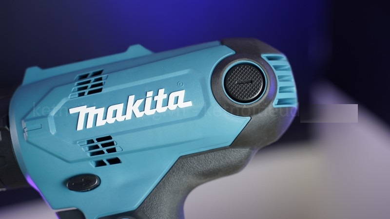 Máy khoan và vặn vít Makita DF0300