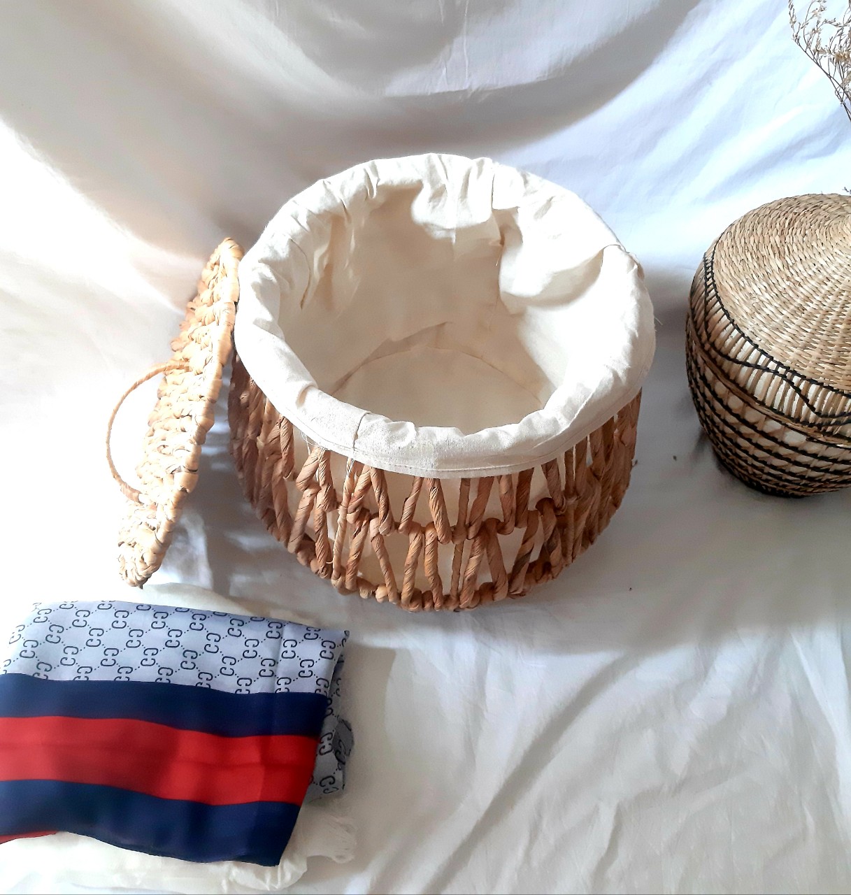 Sọt đựng đồ bằng lục bình đan thưa có nắp (có lót vải bên trong)