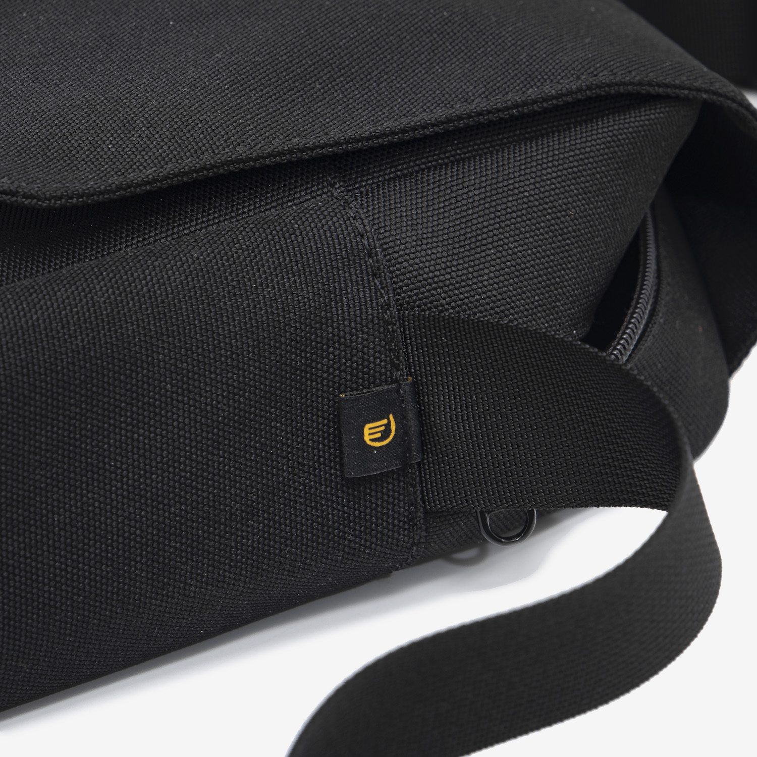 túi đeo chéo đựng laptop chất liệu chống thấm nước dim modern messenger 5