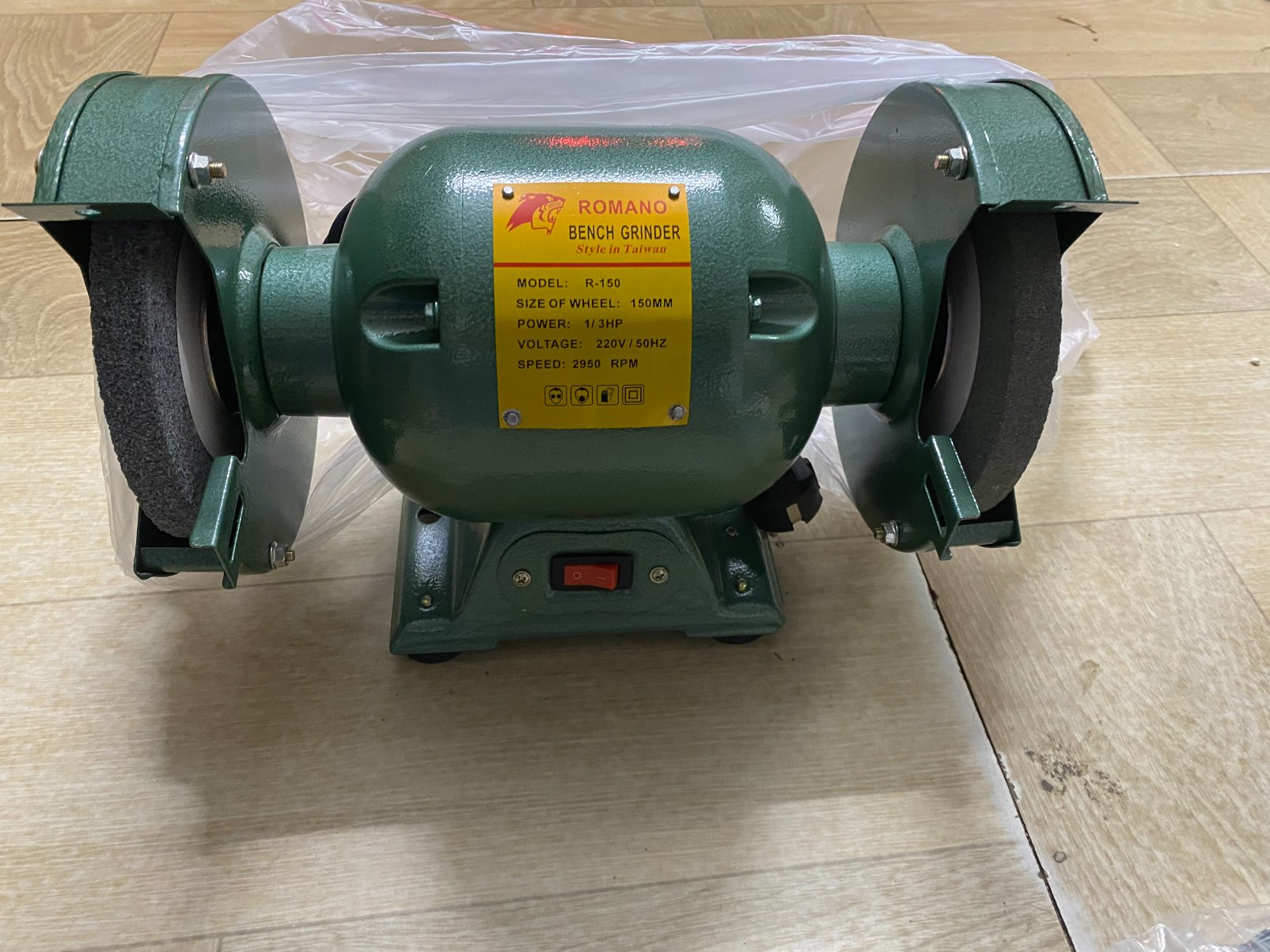 Máy Mài Hai Đá Romano R-150 250W