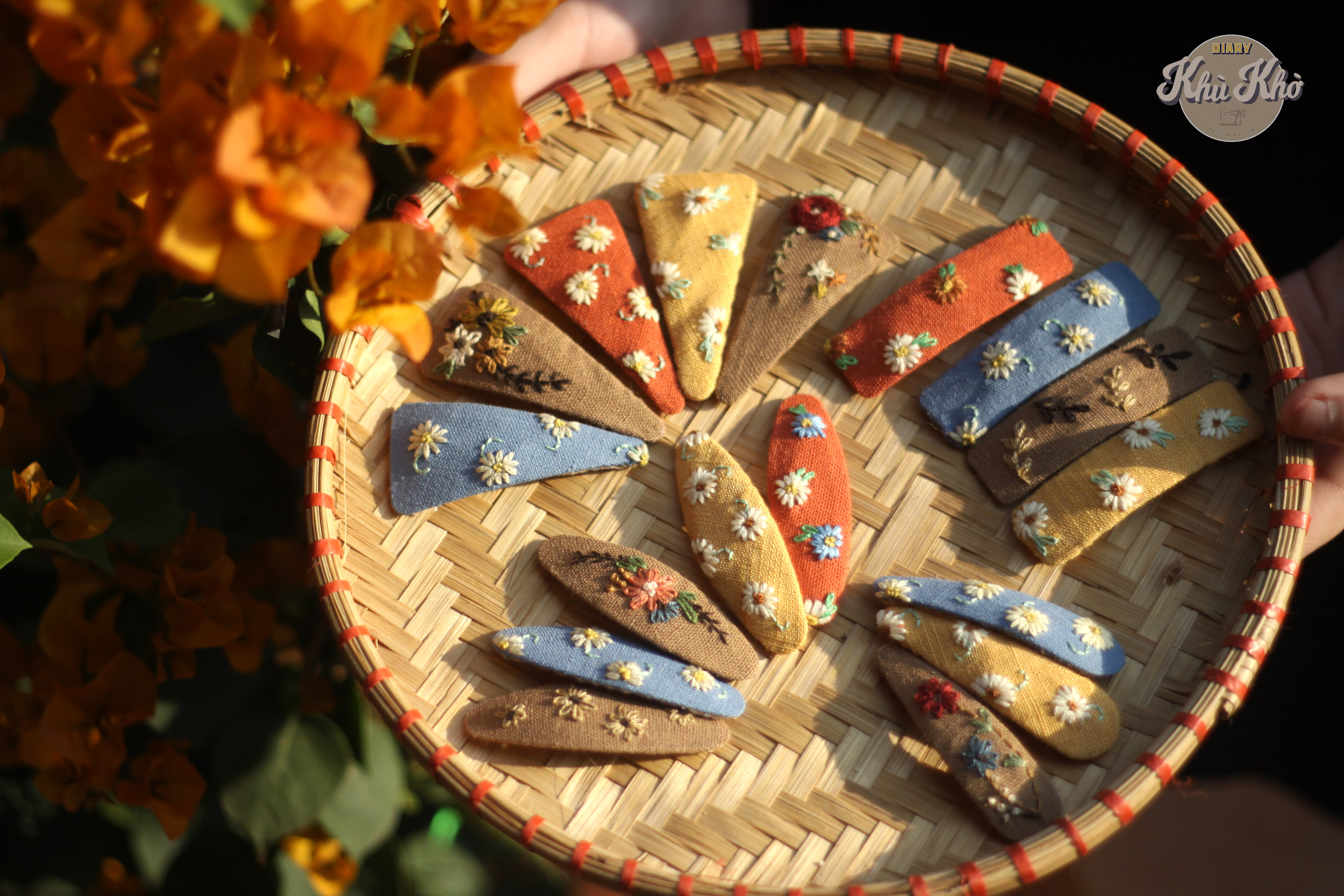 Set 2 kẹp tóc handmade thêu tay chat để chọn mẫu