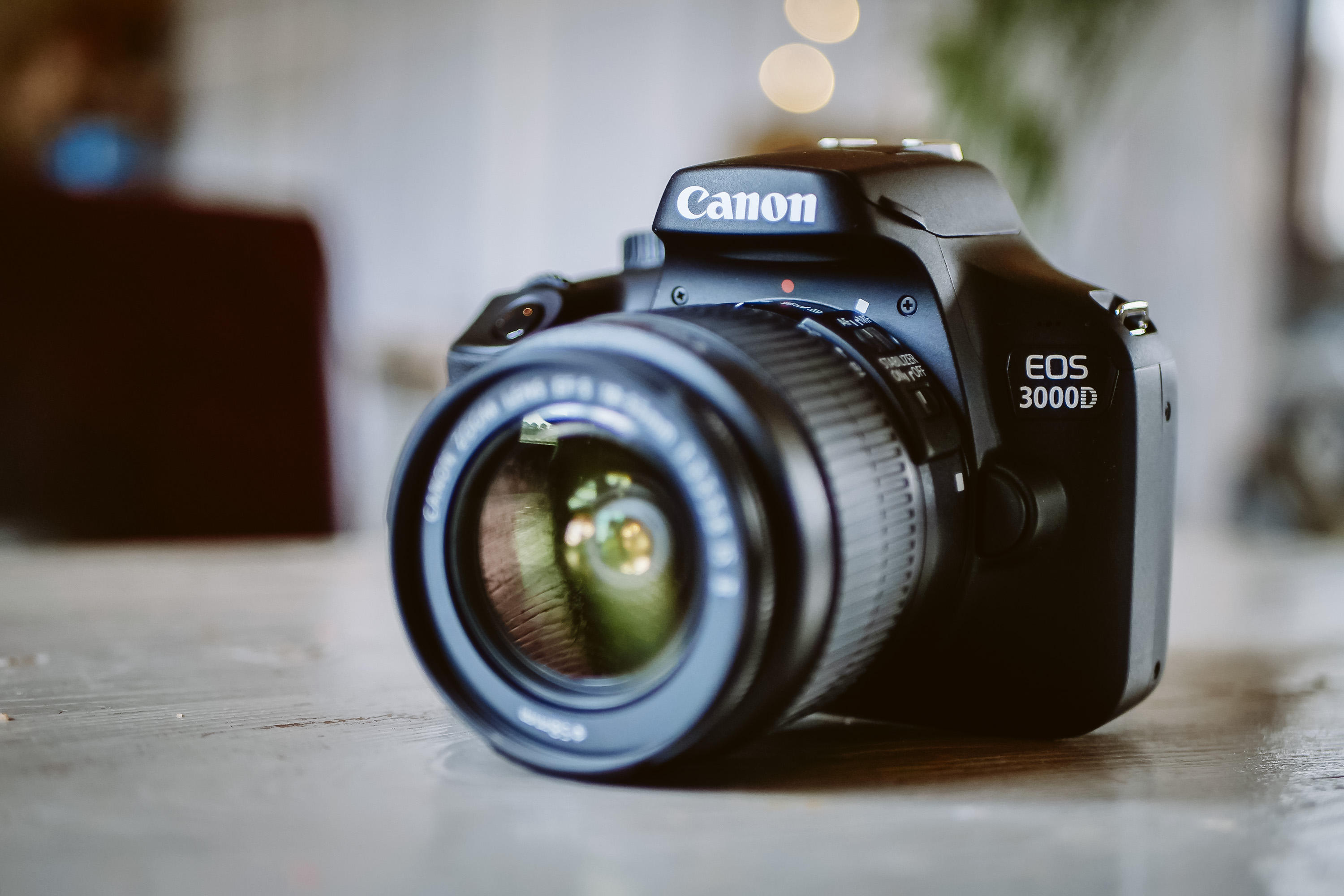 Máy ảnh Canon 3000D + Lens 18-55mm Chính hãng LBM - Mới 99%