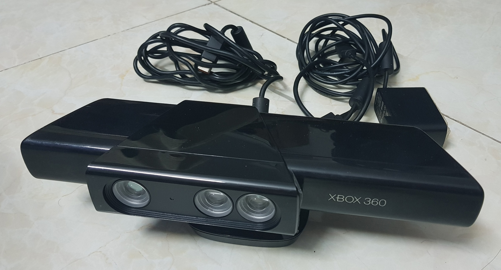 Kinect xbox 360 + thấu kính góc rộng + nguồn dùng cho PC .