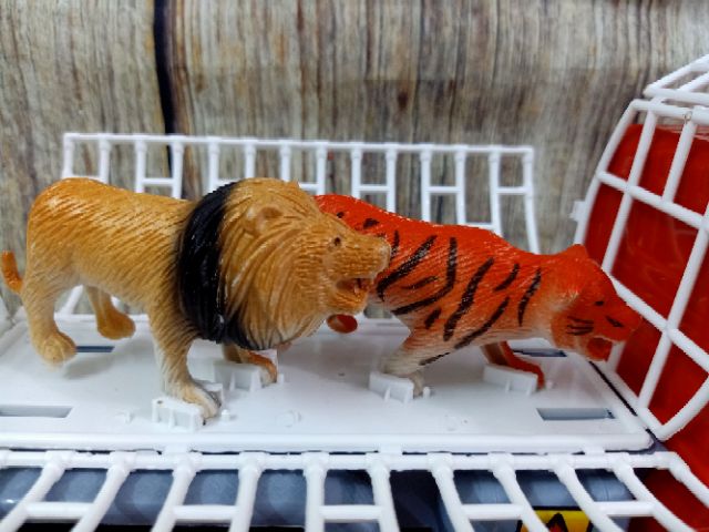 [HCM]ĐỒ CHƠI XE CHỞ THÚ HOANG DÃ LOẠI TO CHO BÉ