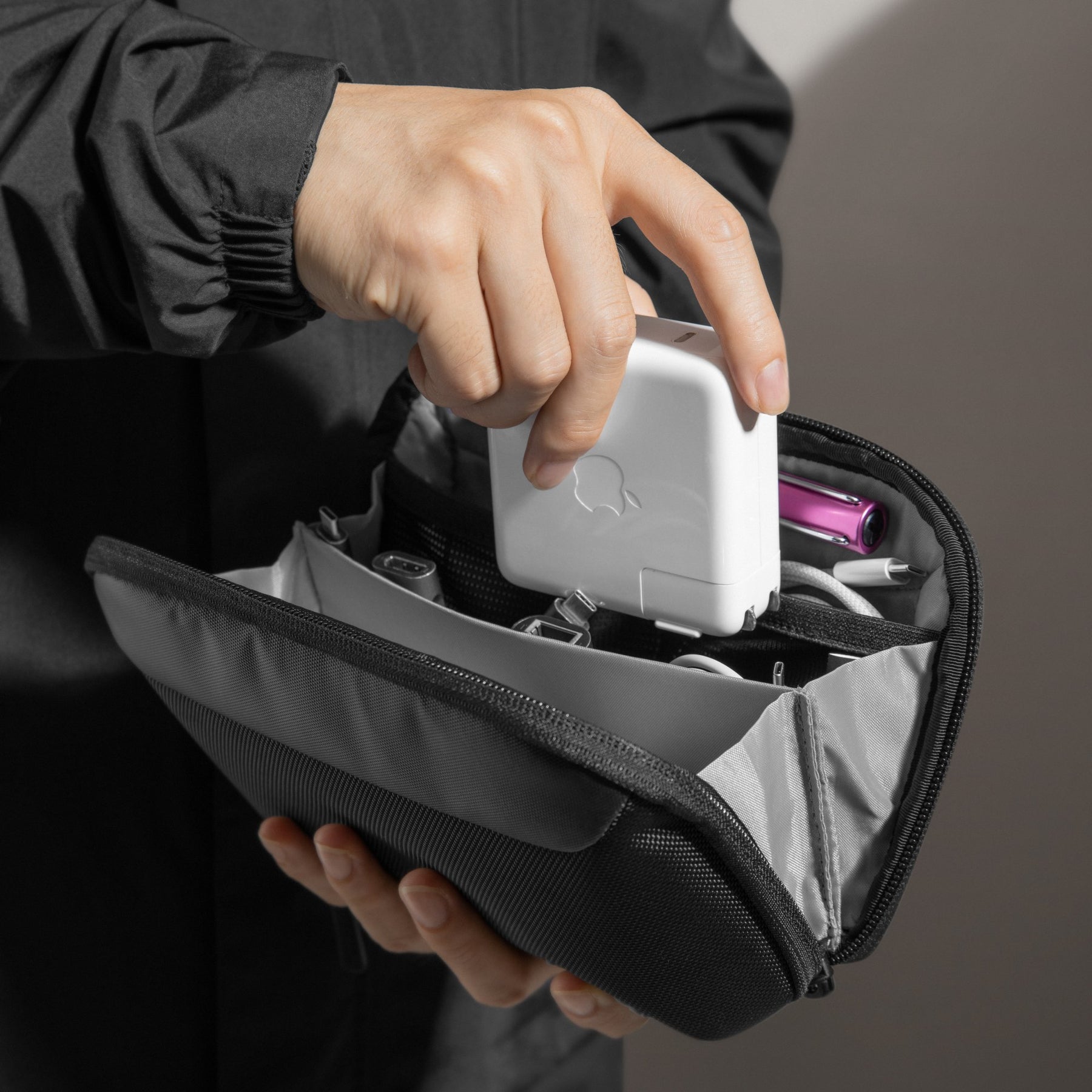 Túi đựng phụ kiện công nghệ Tomtoc Navigator Pouch – T13