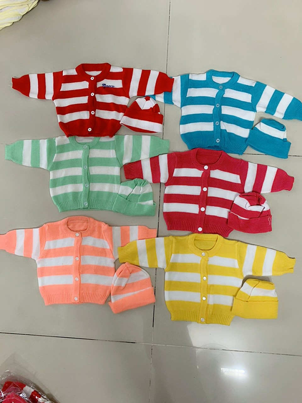 Combo 3 bộ áo len cho bé (gồm 3 áo +3 nón) dành cho bé sơ sinh đến dưới 7kg