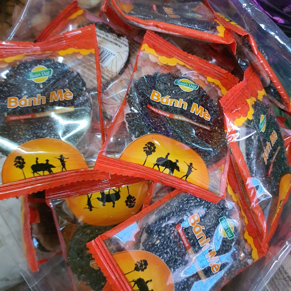Bánh Mè Đen Giòn Tuấn Đạt 500G