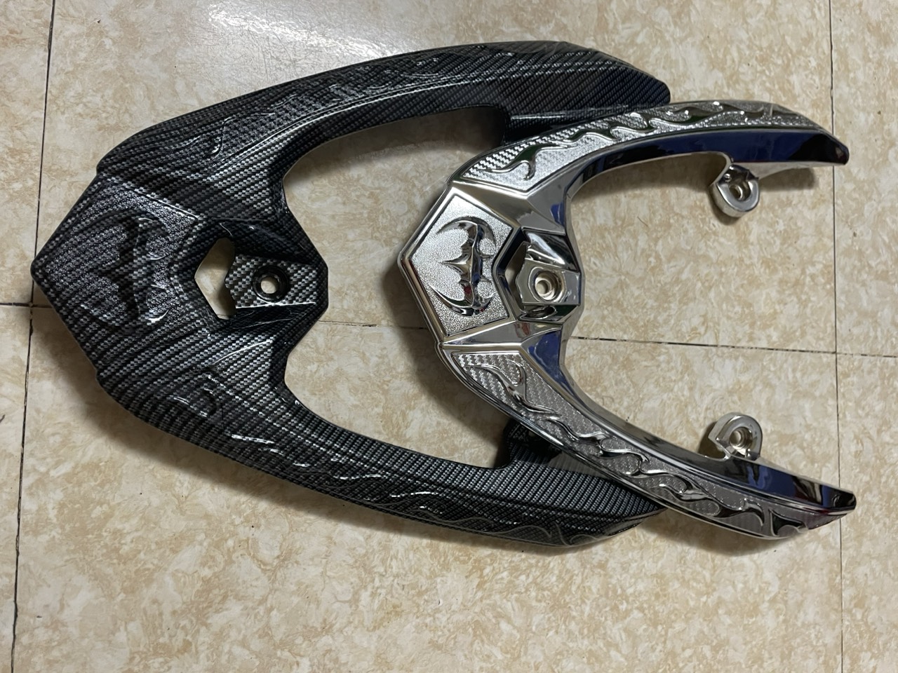 CLICK 2015-2017, Vario 2016-2017 Ốp cảng sau mạ Crom & Sơn Carbon cao cấp