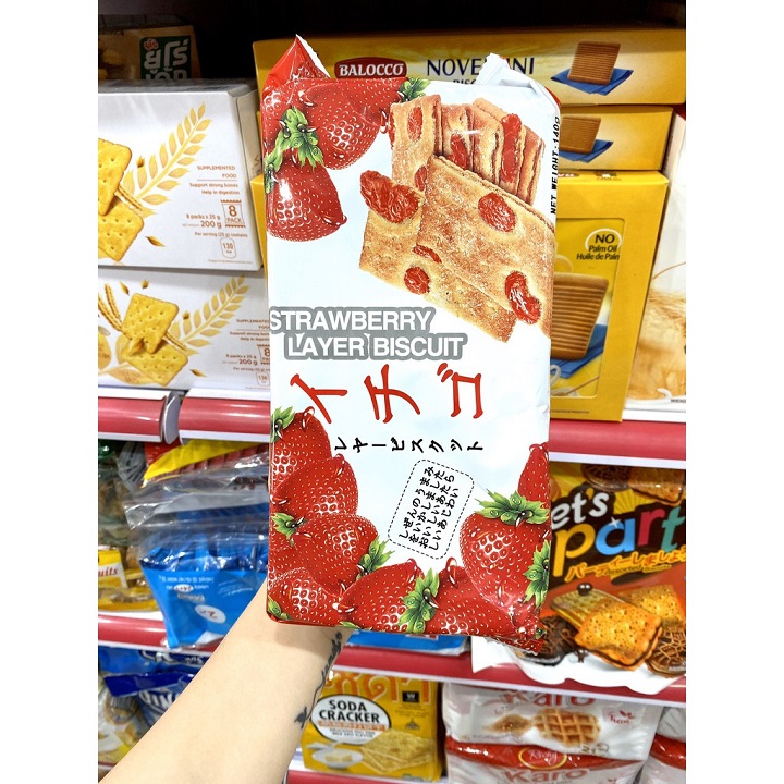 Bánh quy Nhật vị dâu Strawberry Layer Biscuit 140g