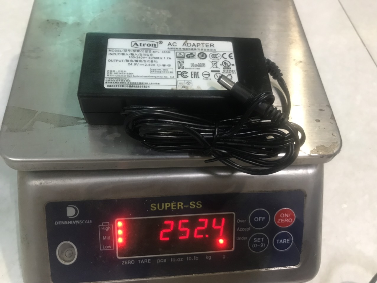 Adapter nguồn 24v 2.5a hàng zin đã qua sử dụng.