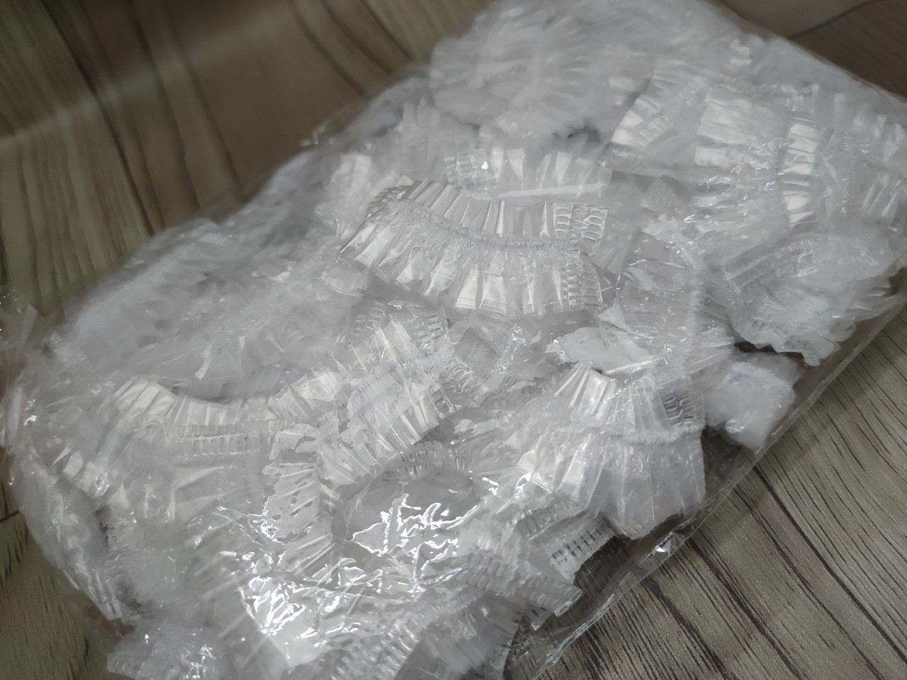 Bịch 100 cái chụp tai ni lông màu trắng