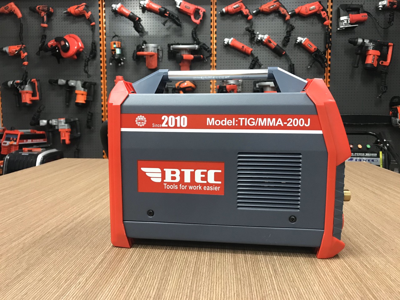 [Trả góp 0%] Máy hàn Tig que BTEC TIG/MMA-200J