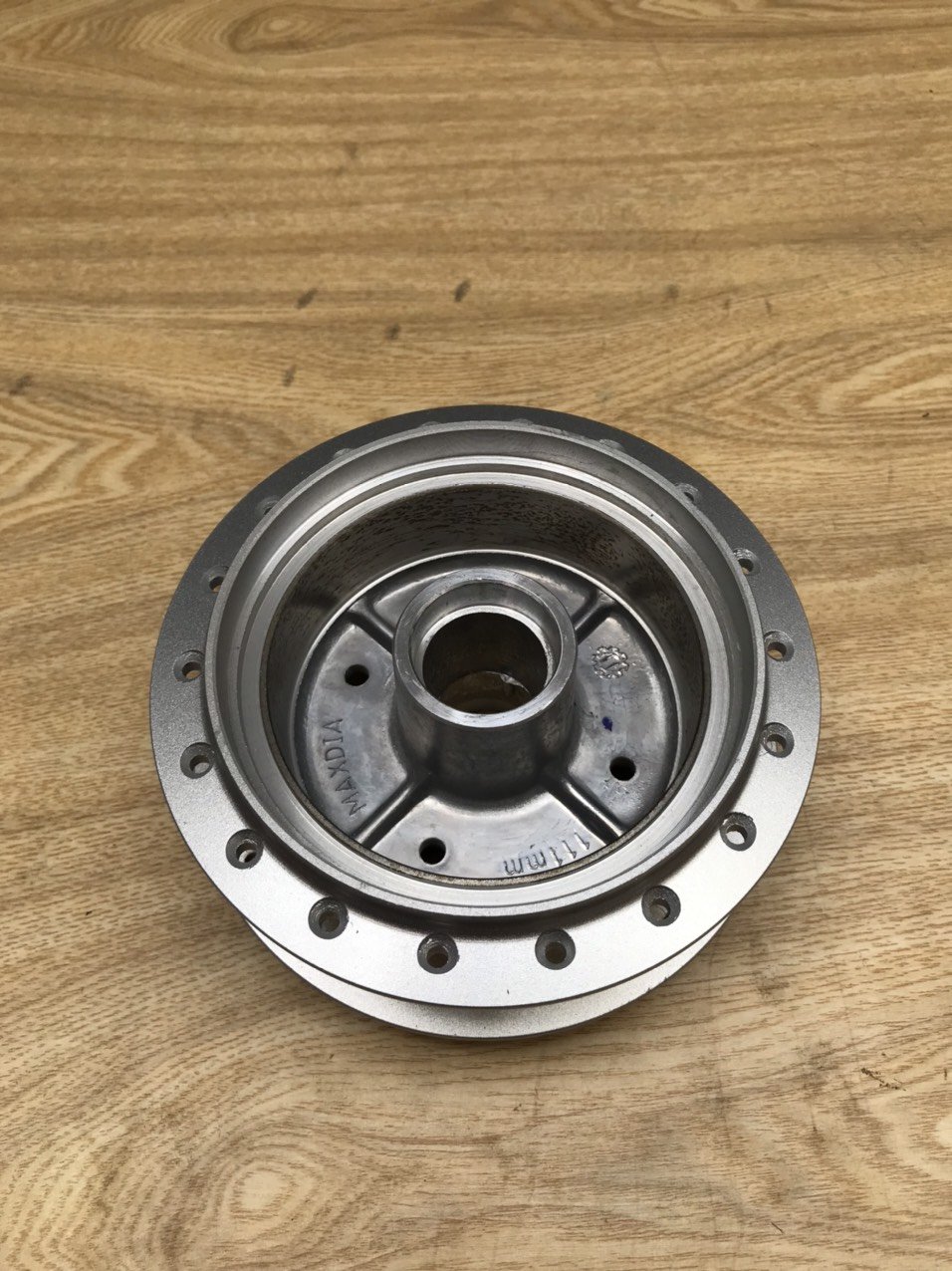 Vỏ đùm-may ơ và má đùm thắng đĩa 5 lỗ honda wave zx 110 future i 1thái sản phẩm ráp zin theo xe