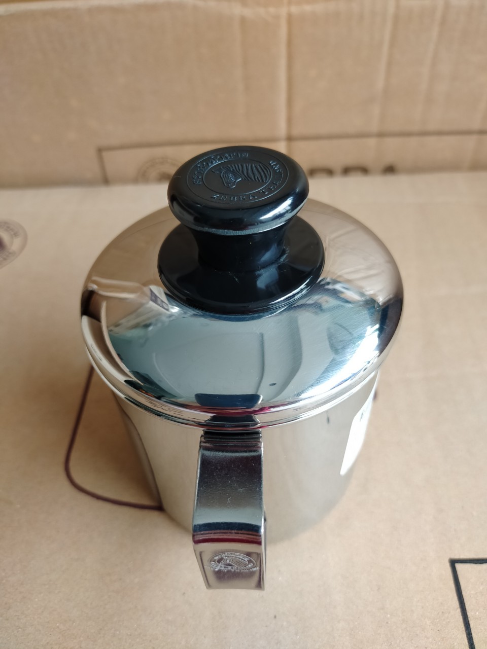 Ca nước Inox có nắp 11cm (1L) - 110111 Zebra Thái Lan