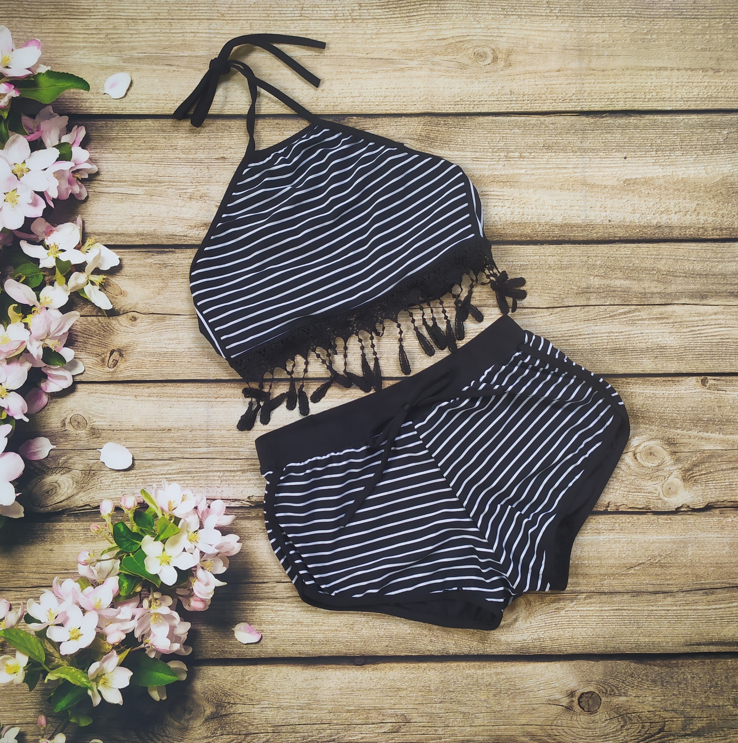 [HCM]Đồ bơi bikini yếm sọc trắng đen