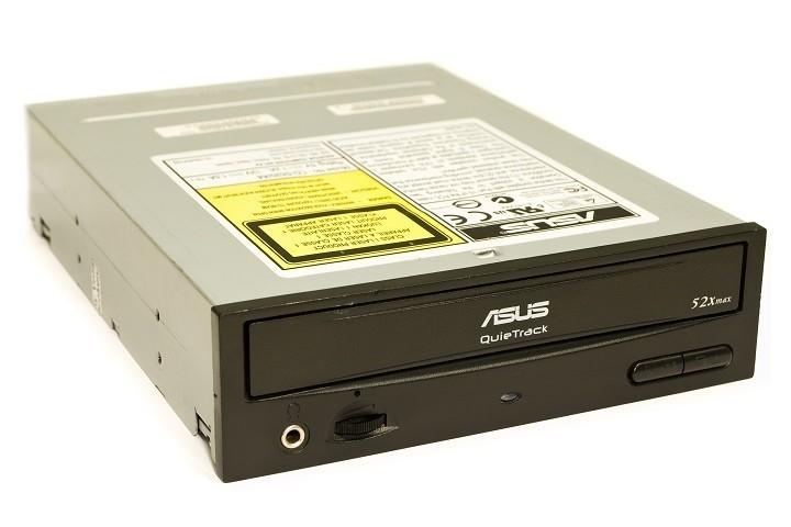 Ổ đĩa CD-ROM thiết kế nhỏ gọn chất lượng âm thanh rõ nét, cổng 3.5 nghe nhạc trực tiếp.