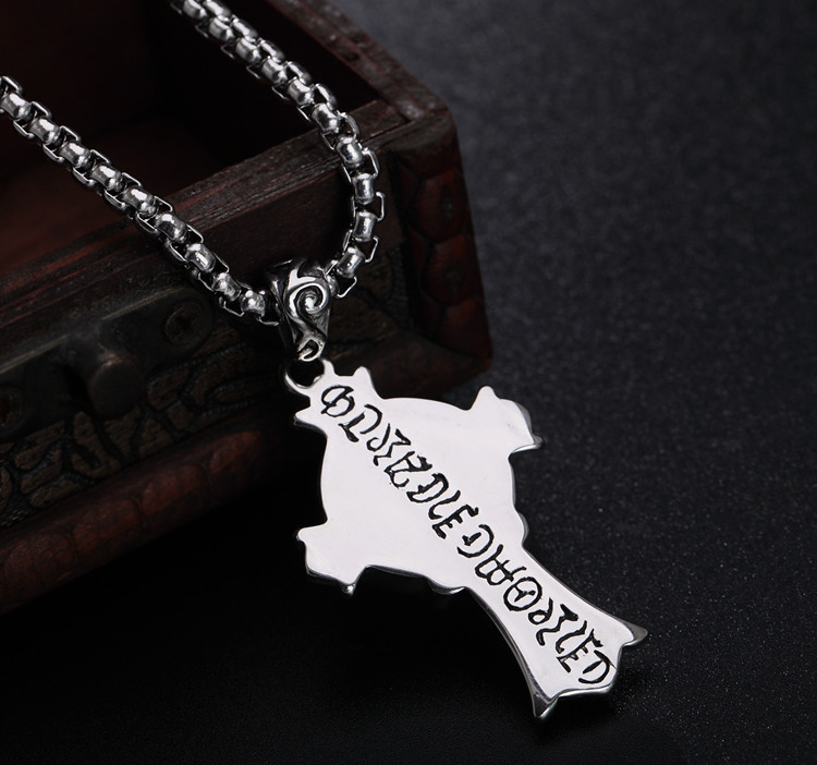 Dây chuyền kiểu dáng Chrome Heart thánh giá