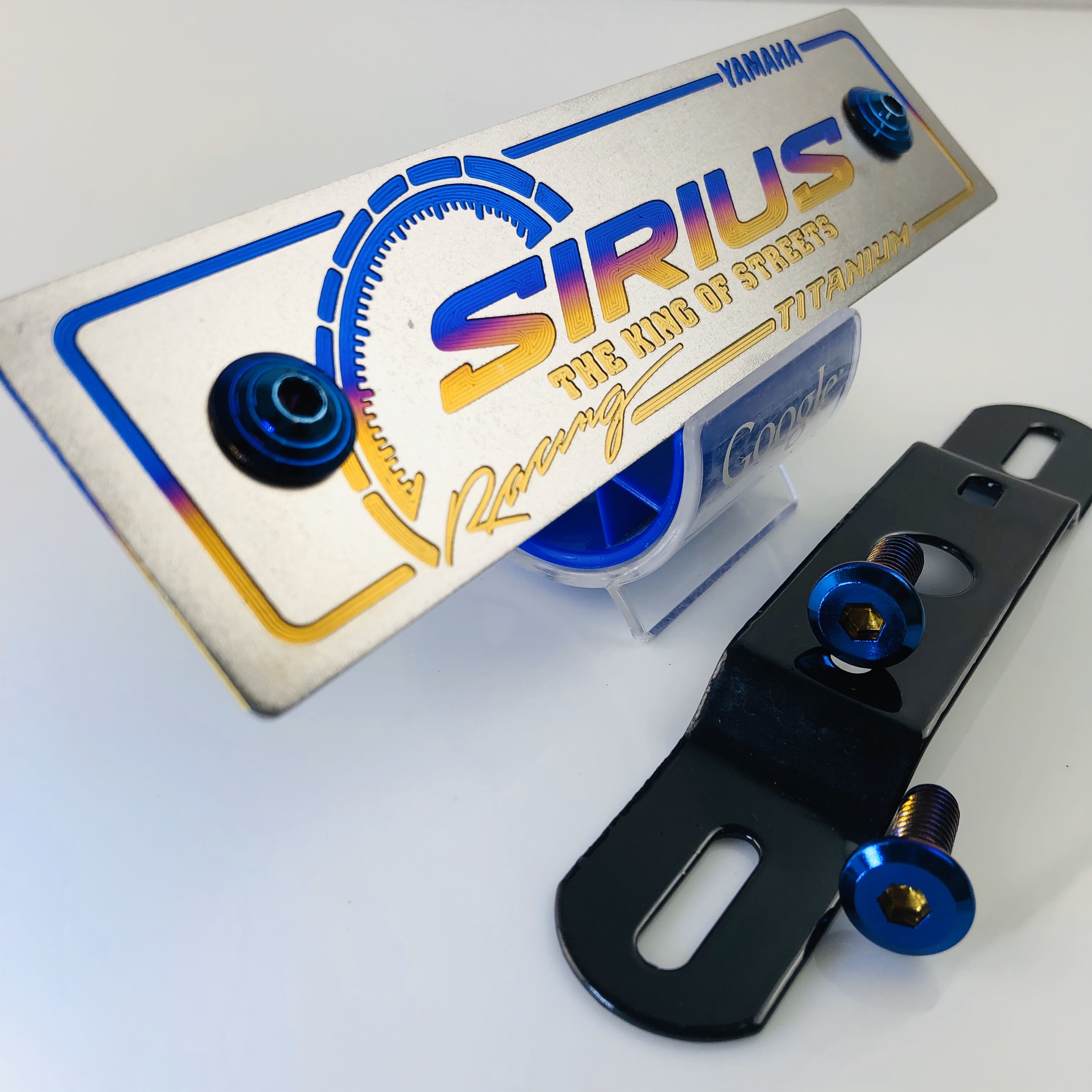 Bảng tên xe Sirius bảng tên xe Sirius Fi các đời-bảng tên sirius titan-bảng tên titan sirus Fi có đầy đủ pass bảng tên và ốc titan gắn bảng tên sirius cho bạn-bảng tân titan-ốc bảng tên titan-ốc 6li gr5 titan-hoành sơn racing